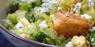 Салата с пиле и синьо сирене