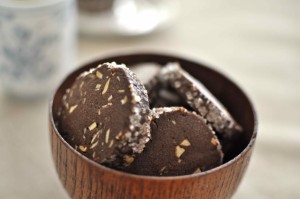 шоколад с бадеми под формата на салам